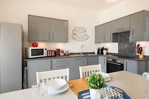 Beautiful Beachfront House wth Balcony Sea Views