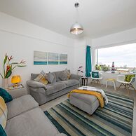 Beautiful Beachfront House wth Balcony Sea Views