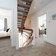 Beautiful Beachfront House wth Balcony Sea Views