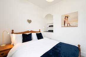 Beautiful Beachfront House wth Balcony Sea Views