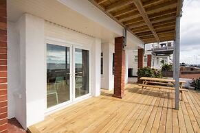 Beautiful Beachfront House wth Balcony Sea Views