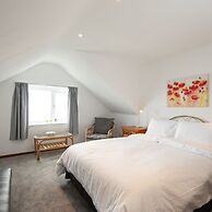 Beautiful Beachfront House wth Balcony Sea Views