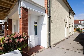 Beautiful Beachfront House wth Balcony Sea Views