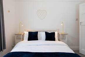 Beautiful Beachfront House wth Balcony Sea Views