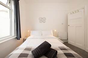 Beautiful Beachfront House wth Balcony Sea Views