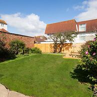 Beautiful Beachfront House wth Balcony Sea Views