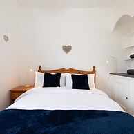 Beautiful Beachfront House wth Balcony Sea Views