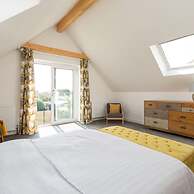 3BR Stylish Home Sea View Walk to East Wittering