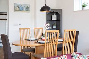 3BR Stylish Home Sea View Walk to East Wittering