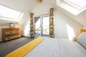 3BR Stylish Home Sea View Walk to East Wittering