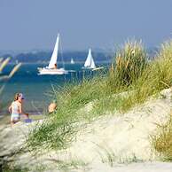 3BR Stylish Home Sea View Walk to East Wittering