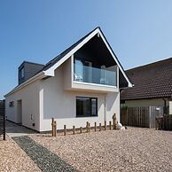 3BR Stylish Home Sea View Walk to East Wittering