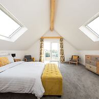 3BR Stylish Home Sea View Walk to East Wittering