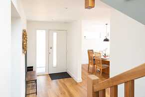 3BR Stylish Home Sea View Walk to East Wittering