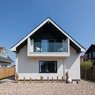 3BR Stylish Home Sea View Walk to East Wittering