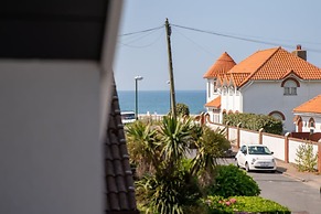 3BR Stylish Home Sea View Walk to East Wittering