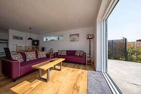 3BR Stylish Home Sea View Walk to East Wittering