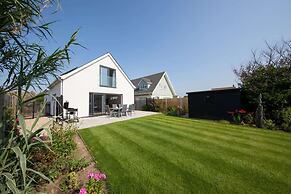 3BR Stylish Home Sea View Walk to East Wittering