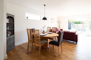 3BR Stylish Home Sea View Walk to East Wittering