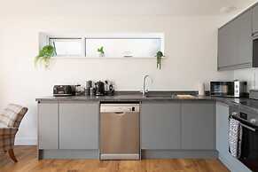 3BR Stylish Home Sea View Walk to East Wittering