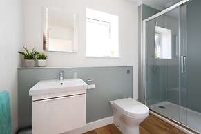 3BR Stylish Home Sea View Walk to East Wittering