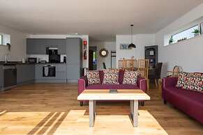 3BR Stylish Home Sea View Walk to East Wittering