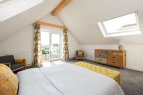 3BR Stylish Home Sea View Walk to East Wittering