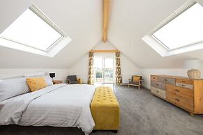 3BR Stylish Home Sea View Walk to East Wittering