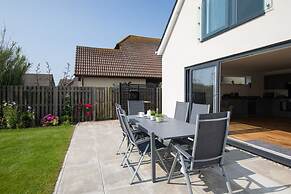3BR Stylish Home Sea View Walk to East Wittering