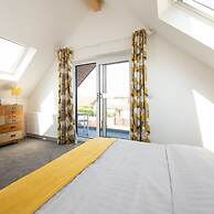 3BR Stylish Home Sea View Walk to East Wittering