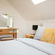 3BR Stylish Home Sea View Walk to East Wittering