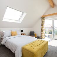 3BR Stylish Home Sea View Walk to East Wittering