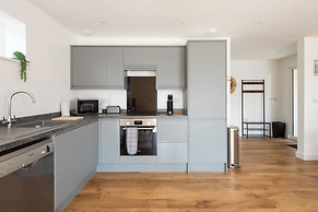 3BR Stylish Home Sea View Walk to East Wittering