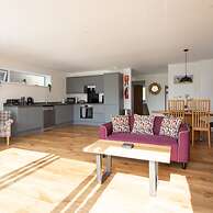 3BR Stylish Home Sea View Walk to East Wittering