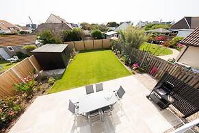 3BR Stylish Home Sea View Walk to East Wittering
