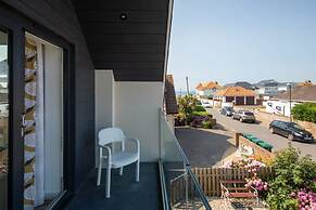 3BR Stylish Home Sea View Walk to East Wittering
