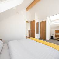 3BR Stylish Home Sea View Walk to East Wittering