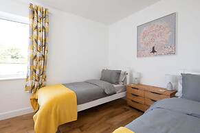 3BR Stylish Home Sea View Walk to East Wittering