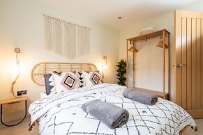 Designer Family Escape Hot Tub Steps to Beach