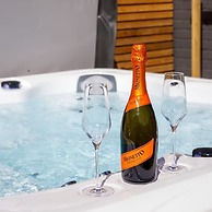 Designer Family Escape Hot Tub Steps to Beach