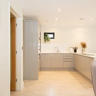 Designer Family Escape Hot Tub Steps to Beach