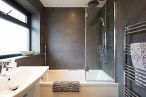 Designer Family Escape Hot Tub Steps to Beach