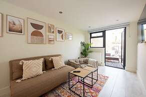 Designer Family Escape Hot Tub Steps to Beach