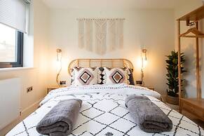 Designer Family Escape Hot Tub Steps to Beach