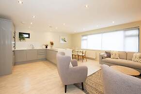 Designer Family Escape Hot Tub Steps to Beach