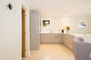 Designer Family Escape Hot Tub Steps to Beach