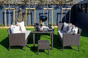 Designer Family Escape Hot Tub Steps to Beach