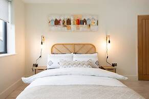 Designer Family Escape Hot Tub Steps to Beach