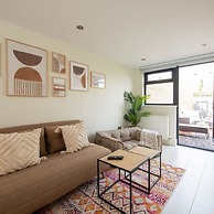 Designer Family Escape Hot Tub Steps to Beach