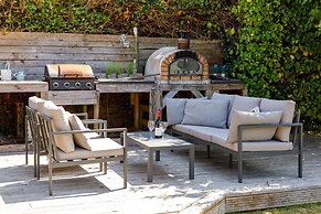 Tranquil Family Retreat 5 min to Beach Garden